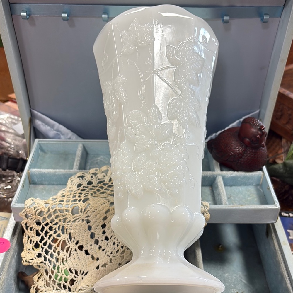 Vintage Beautiful Mid Century White Milk Glass Vase with Grapes
A11